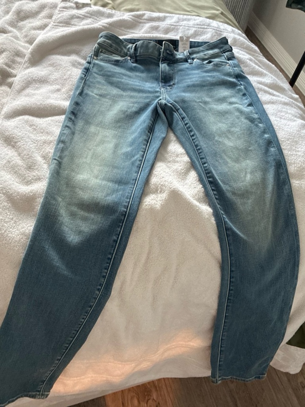 Women’s white house black market slim fit mid rise